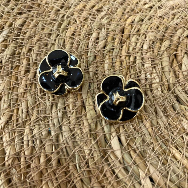 Botão Flor Black com Dourado 3D Maior - 11617