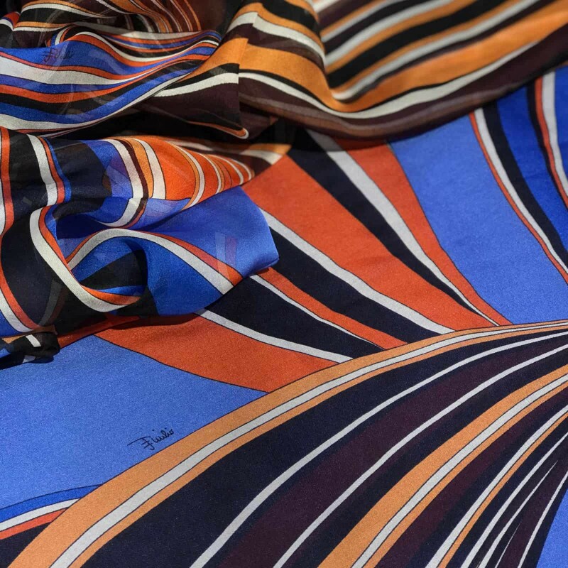 Seda Pura Italiana Emílio Pucci Azul com Estampa Abstrata