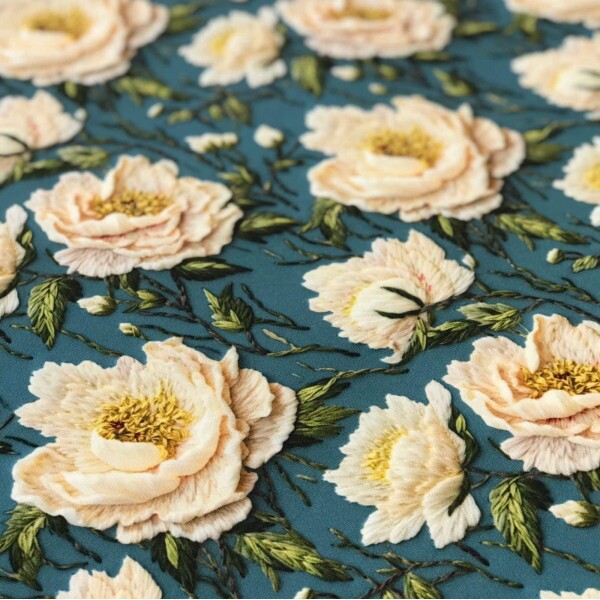 Alfaiataria Crepe Carolina Fundo Azul Floral Estampa 3D